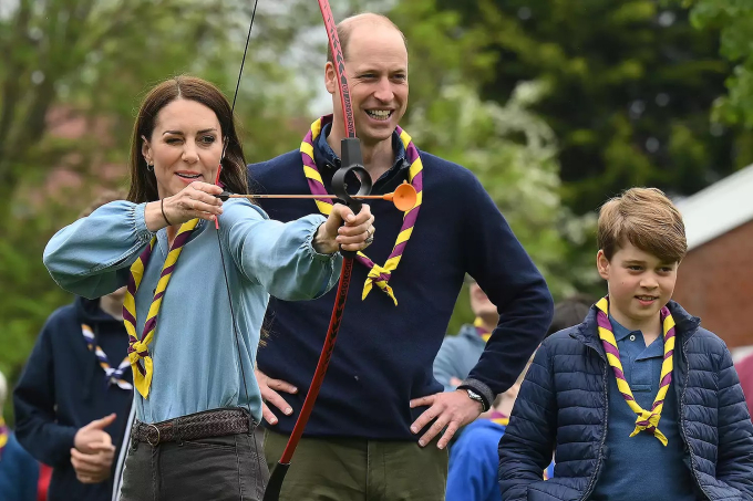 William và Kate đang &quot;bí mật đào tạo&quot; con trai cả trở thành vị vua tương lai, giúp con &quot;không hoảng sợ&quot; khi thực hiện các nhiệm vụ hoàng gia - Ảnh 2.