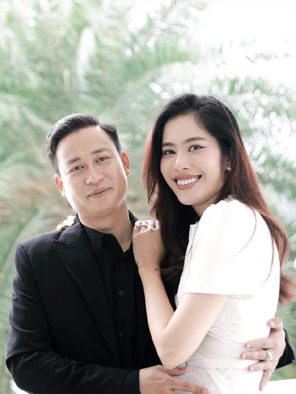 Chồng Nam Em lên livestream nói rõ quá trình nhập viện của vợ, khẳng định không "thừa tiền" để làm chiêu trò- Ảnh 1. Chồng Nam Em lên livestream nói rõ quá trình nhập viện của vợ, khẳng định không "thừa tiền" để làm chiêu trò- Ảnh 1.