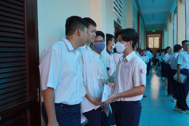 Học sinh nào được thi vào lớp 10 chuyên tại TP HCM? - Ảnh 1. Học sinh nào được thi vào lớp 10 chuyên tại TP HCM? - Ảnh 1.