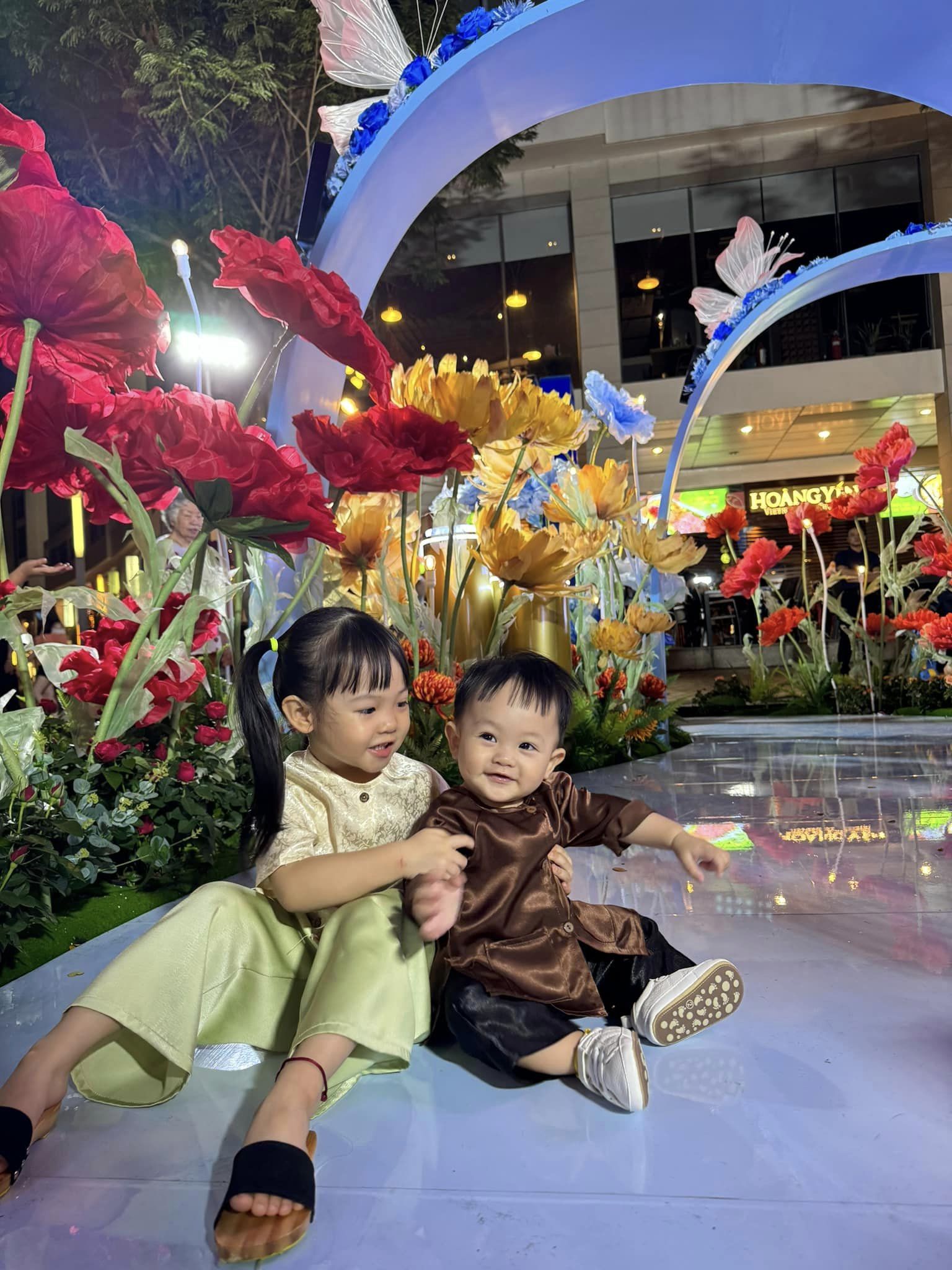Khoảnh khắc cực yêu của 2 nhóc tỳ nhà Cường Đô La, diện mạo hiện tại bé Sutin gây "lụi tim"- Ảnh 2. Khoảnh khắc cực yêu của 2 nhóc tỳ nhà Cường Đô La, diện mạo hiện tại bé Sutin gây "lụi tim"- Ảnh 2.
