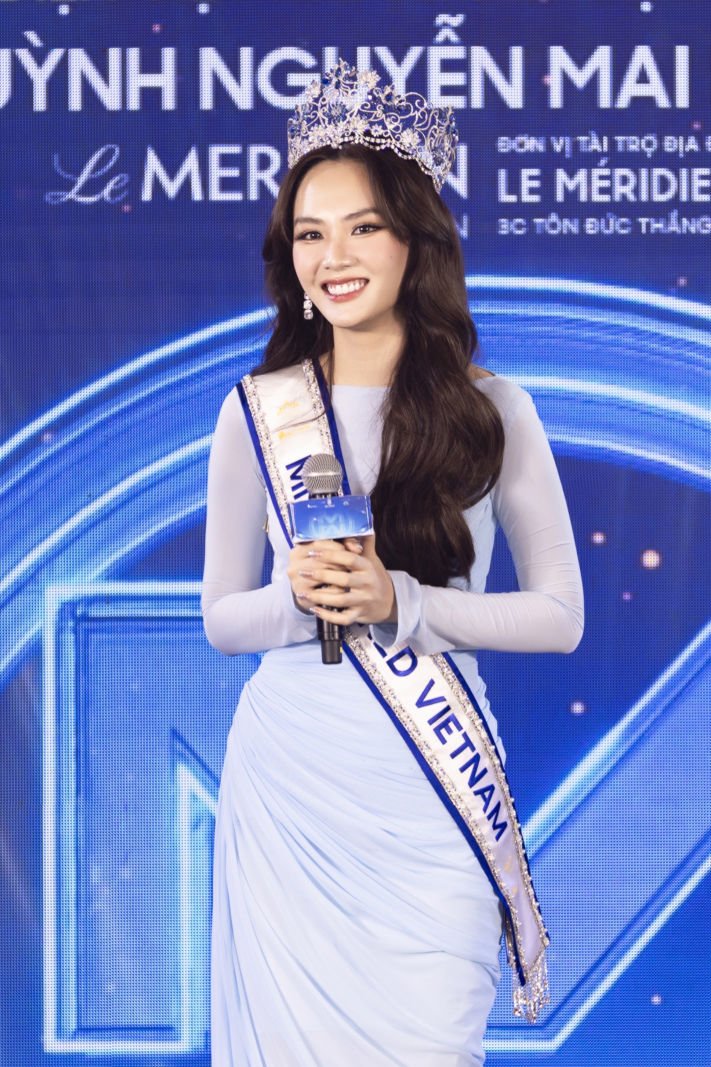 Hoa hậu Mai Phương công bố loạt váy áo tại Miss World, 1 nhân vật đặc biệt và dàn Hậu đình đám góp mặt- Ảnh 11.
