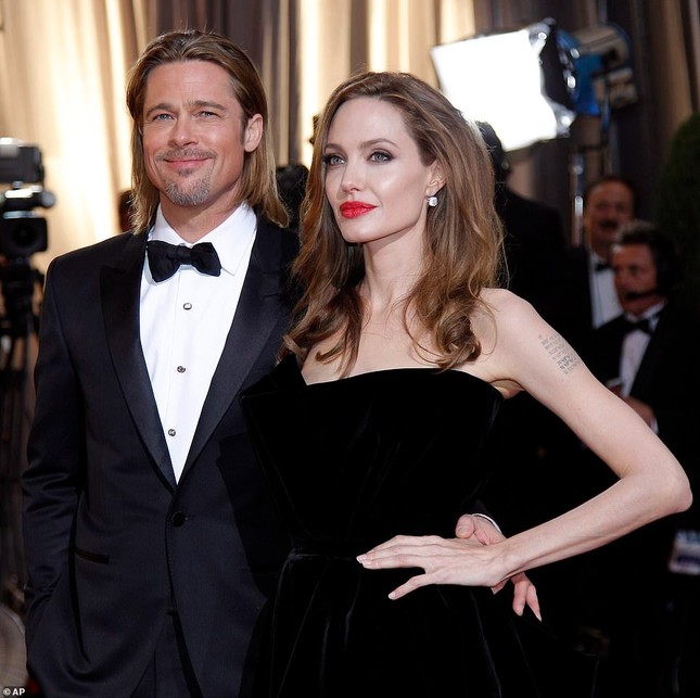 Brad Pitt đang thắng thế trước Angelina Jolie - Ảnh 1.