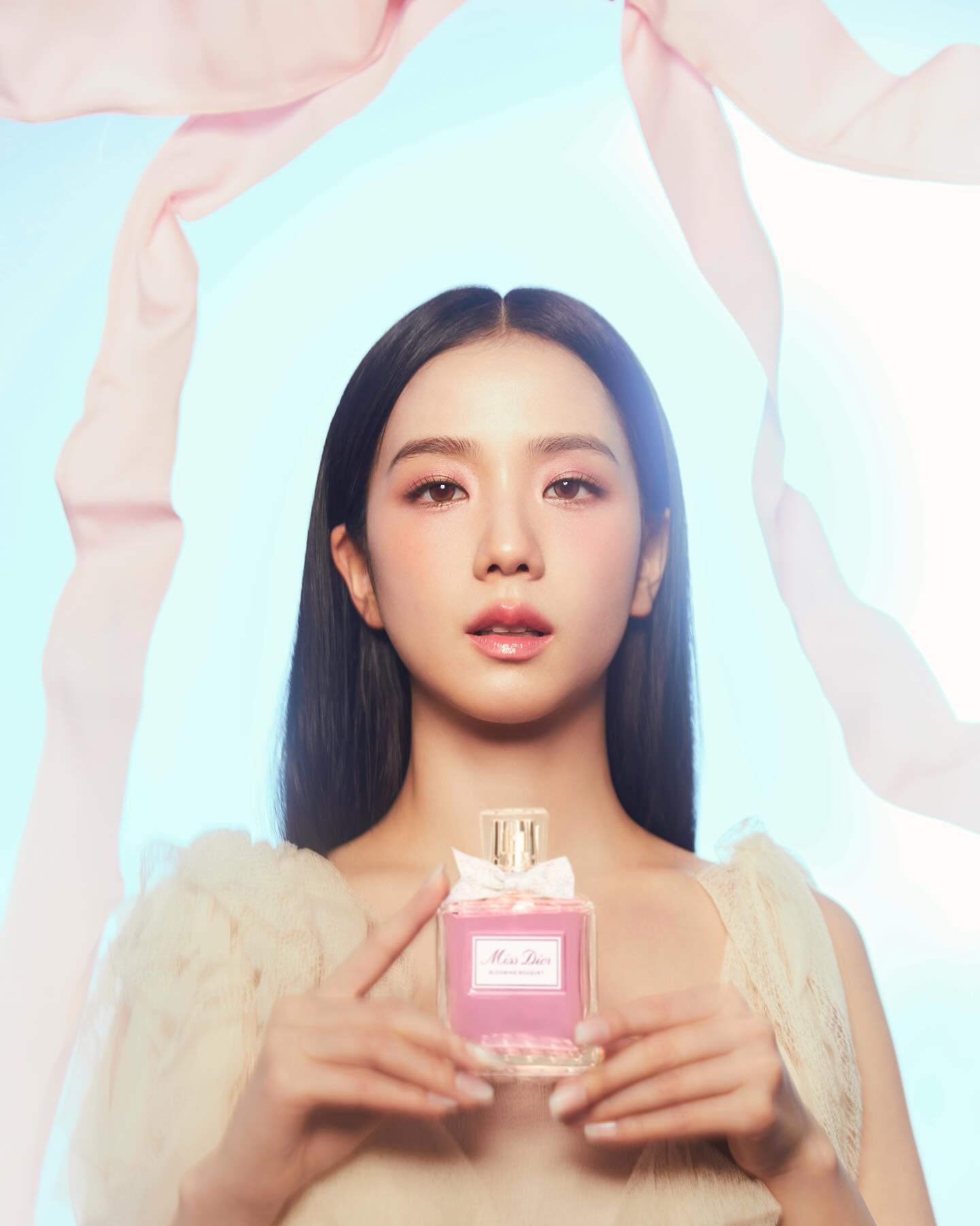 Dazed Korea bật mí hậu trường buổi shooting với Jisoo: Chuyên nghiệp cỡ này chẳng trách ai cũng cưng- Ảnh 5.