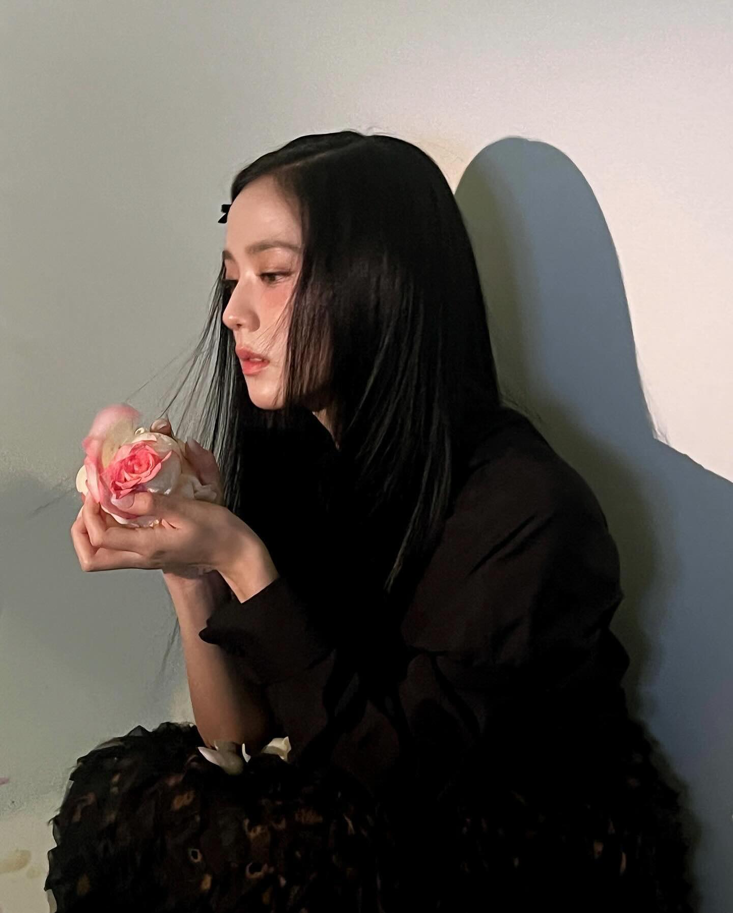 Dazed Korea bật mí hậu trường buổi shooting với Jisoo: Chuyên nghiệp cỡ này chẳng trách ai cũng cưng- Ảnh 11.