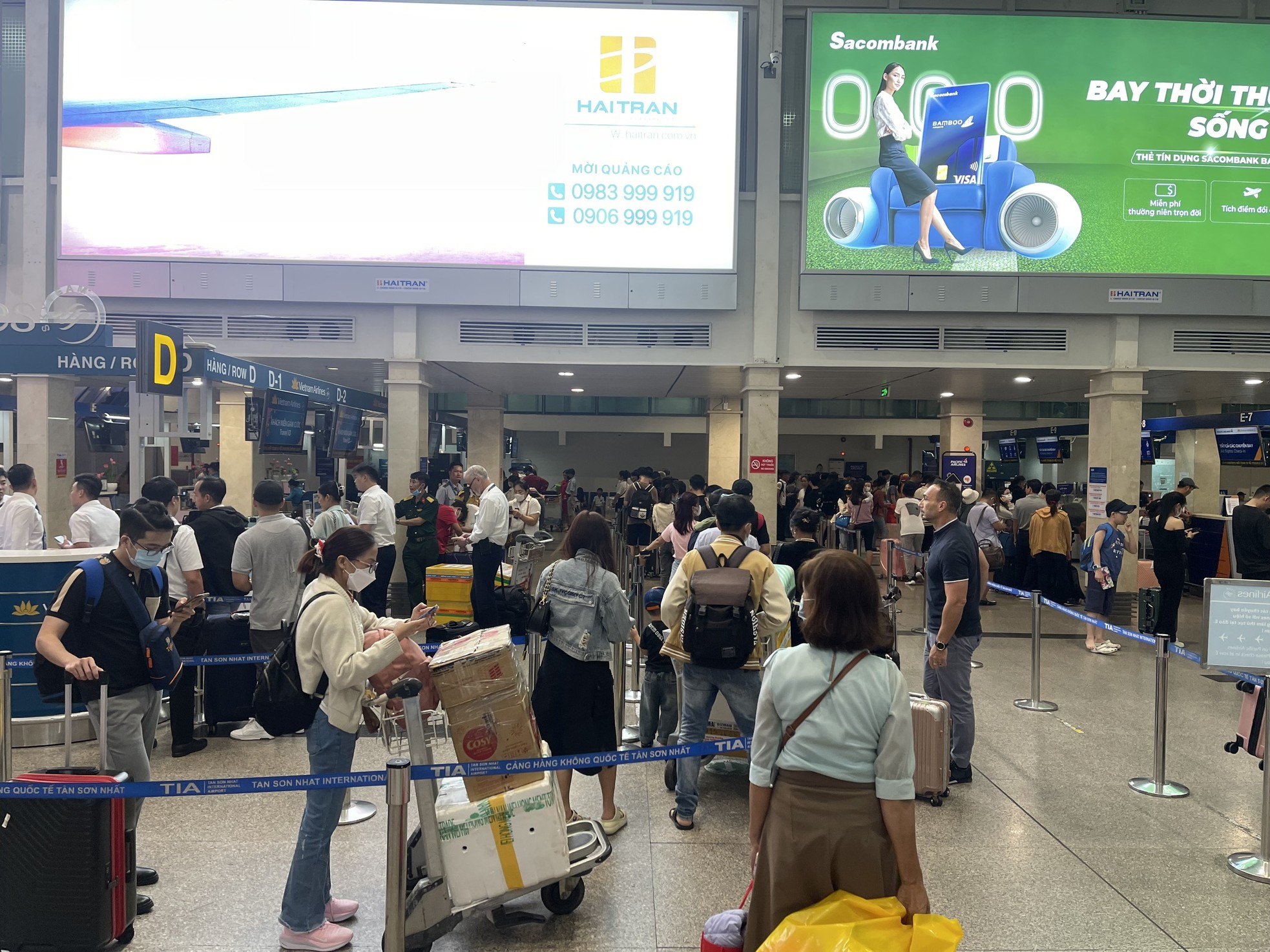 Bất ngờ hình ảnh Sân bay Tân Sơn Nhất, cửa ngõ về miền Tây ngày 26 Tết - Ảnh 8.