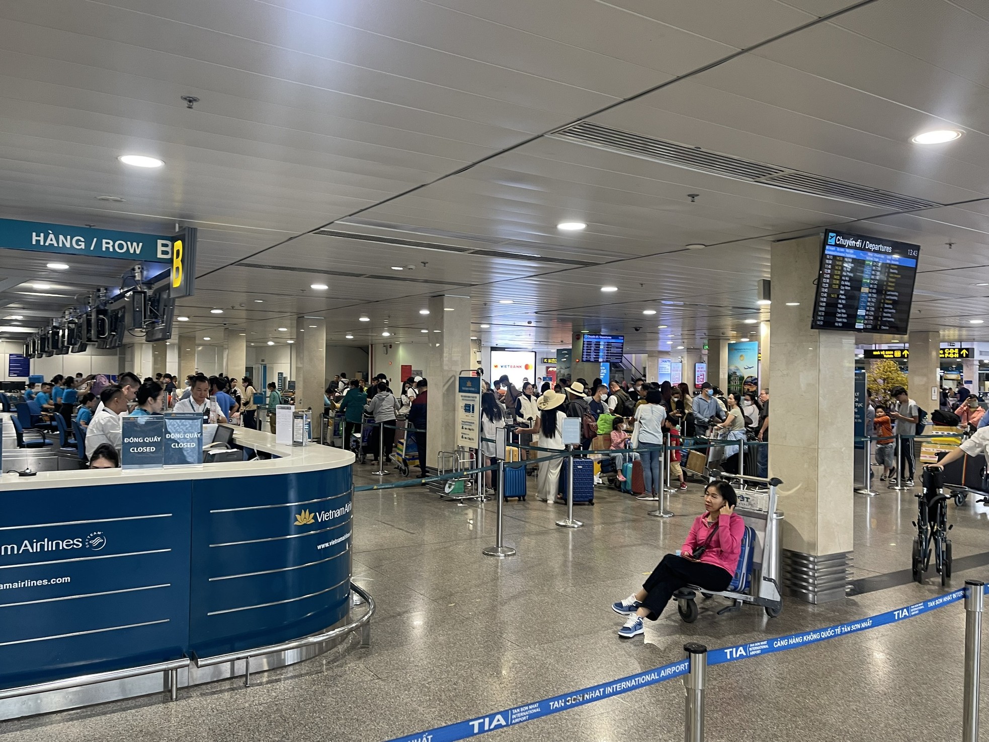Bất ngờ hình ảnh Sân bay Tân Sơn Nhất, cửa ngõ về miền Tây ngày 26 Tết - Ảnh 9.