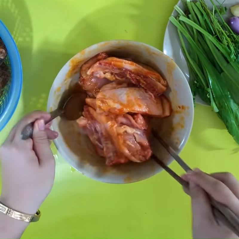 Cách nấu canh khoai sọ thịt gà đơn giản thơm ngon - Ảnh 3.