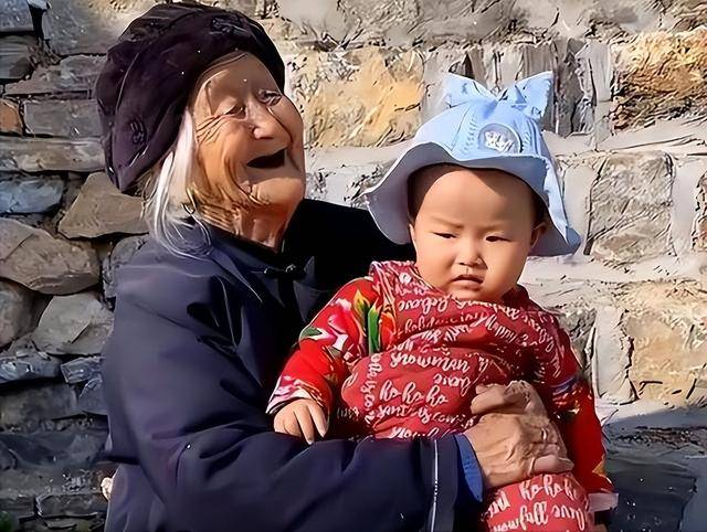 Cụ bà 103 tuổi vẫn khỏe mạnh, lái ô tô như người trẻ nhờ 2 thói quen đơn giản: Không phải tập thể dục - Ảnh 2. Cụ bà 103 tuổi vẫn khỏe mạnh, lái ô tô như người trẻ nhờ 2 thói quen đơn giản: Không phải tập thể dục - Ảnh 2.