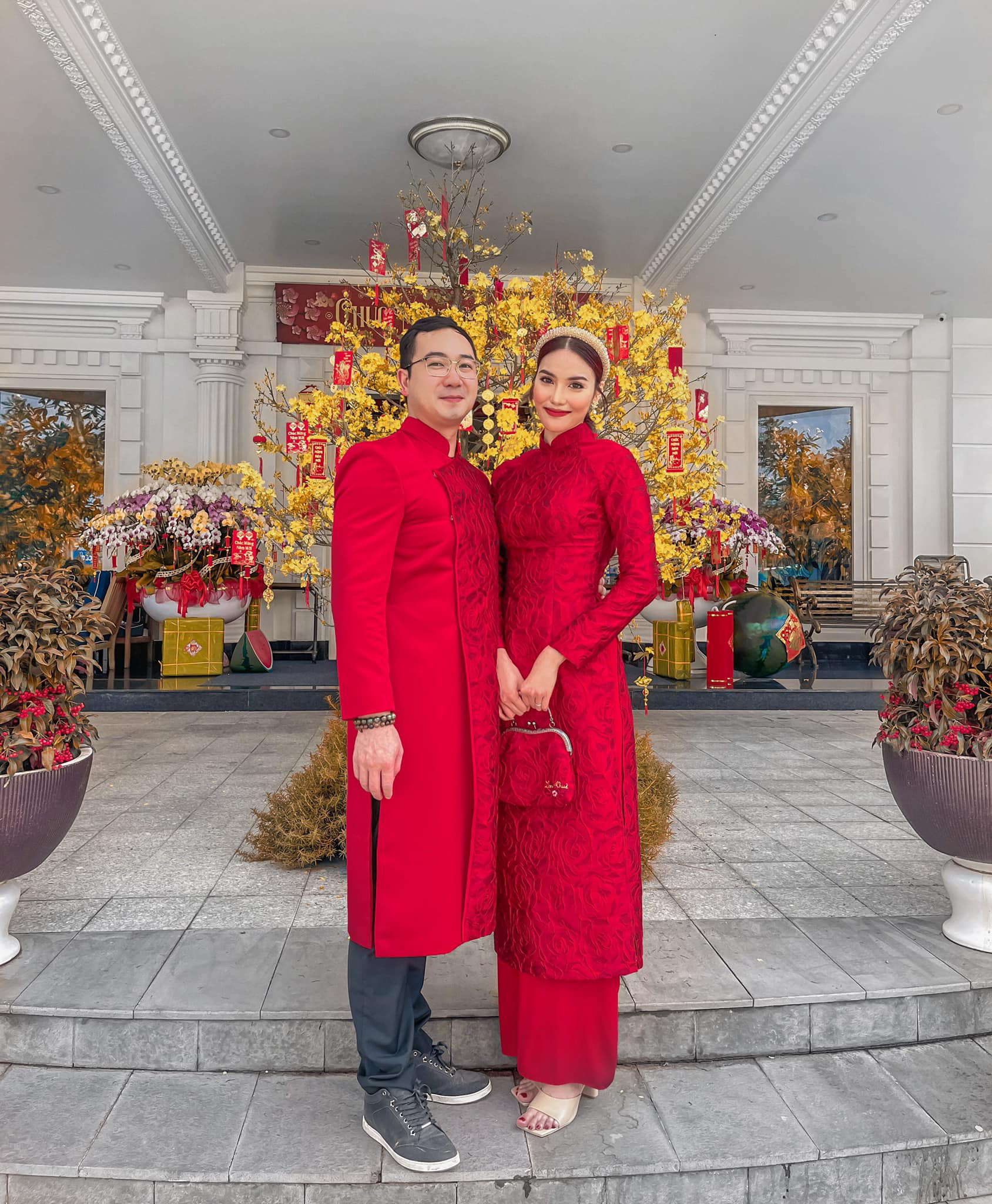 &quot;Cung điện&quot; dát vàng của vợ chồng Lan Khuê ngày Tết: Không gian ngập tràn hoa, trang trí đài phun nước bắt mắt- Ảnh 7.