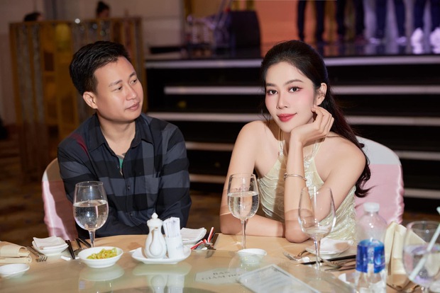 Đi mua sắm cùng bạn trai, Nam Em vướng tranh cãi vì 1 hành động- Ảnh 5. Đi mua sắm cùng bạn trai, Nam Em vướng tranh cãi vì 1 hành động- Ảnh 5.