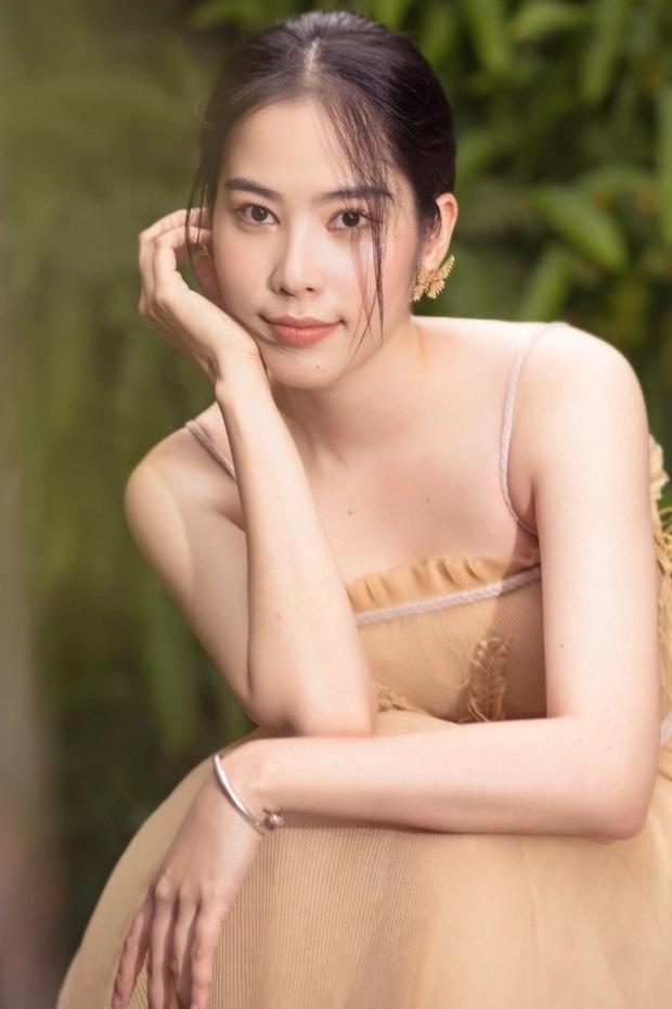 Đi mua sắm cùng bạn trai, Nam Em vướng tranh cãi vì 1 hành động- Ảnh 4. Đi mua sắm cùng bạn trai, Nam Em vướng tranh cãi vì 1 hành động- Ảnh 4.