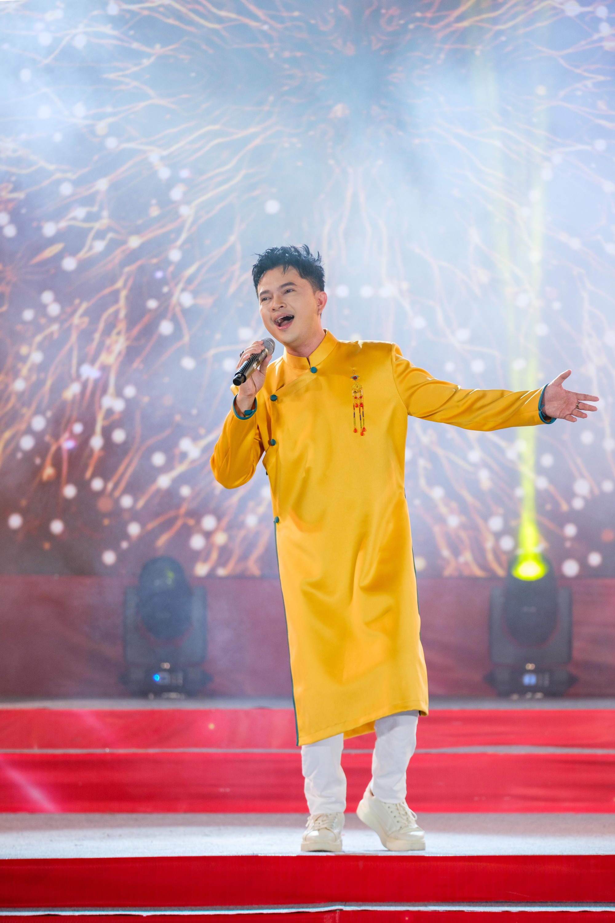 Nam Cường làm liveshow miễn phí cho 1000 khán giả ngày giáp Tết - Ảnh 1.