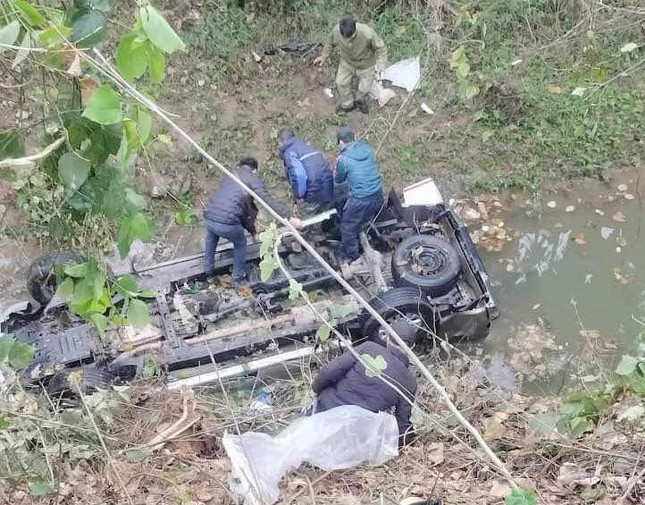 Ô tô rơi xuống vực sâu ở Lạng Sơn, 3 người thương vong - Ảnh 1.
