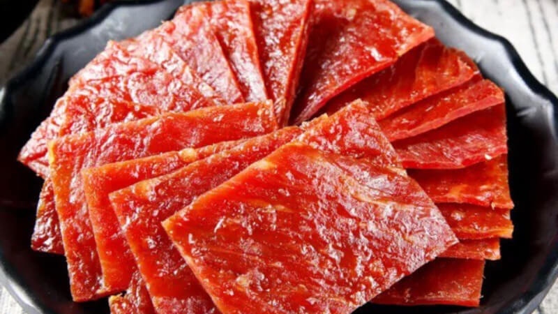 Món thịt heo sấy khô tại Singapore tăng giá mạnh trong dịp Tết Nguyên đán - Ảnh 1.