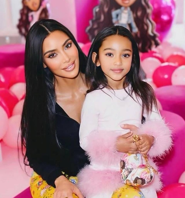 Con gái Kim Kardashian càng lớn càng trổ mã, nhan sắc hiện tại như sao y từ mẹ - Ảnh 1.