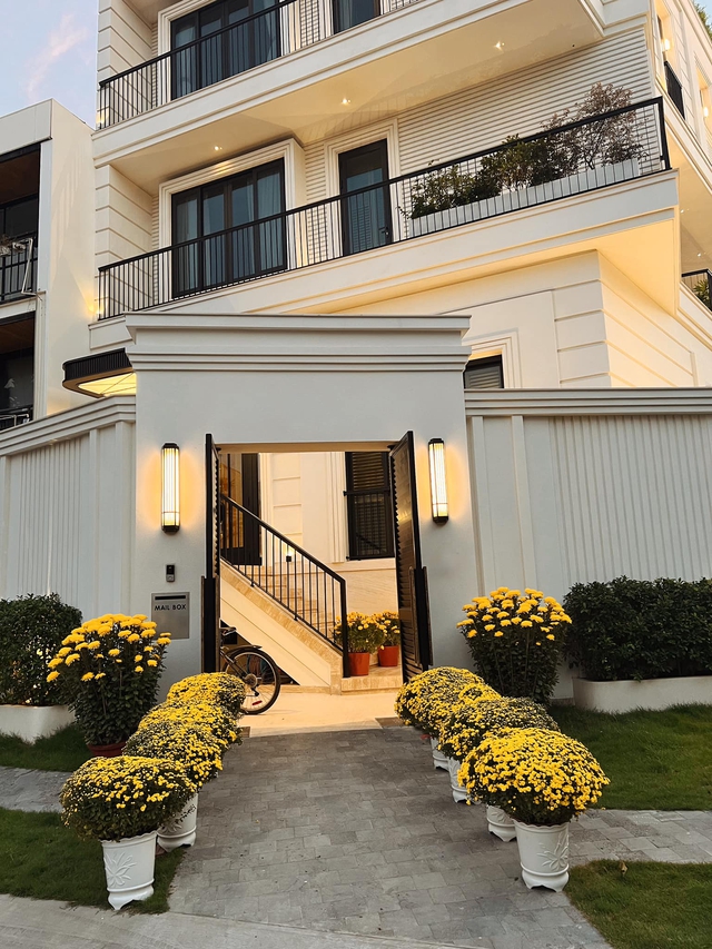 Cơ ngơi dàn sao Vbiz ngày Tết: Cường Đô La trang hoàng cho gia đình sống ảo, Lệ Quyên tất bật vì 3 ngôi nhà - Ảnh 3. Cơ ngơi dàn sao Vbiz ngày Tết: Cường Đô La trang hoàng cho gia đình sống ảo, Lệ Quyên tất bật vì 3 ngôi nhà - Ảnh 3.