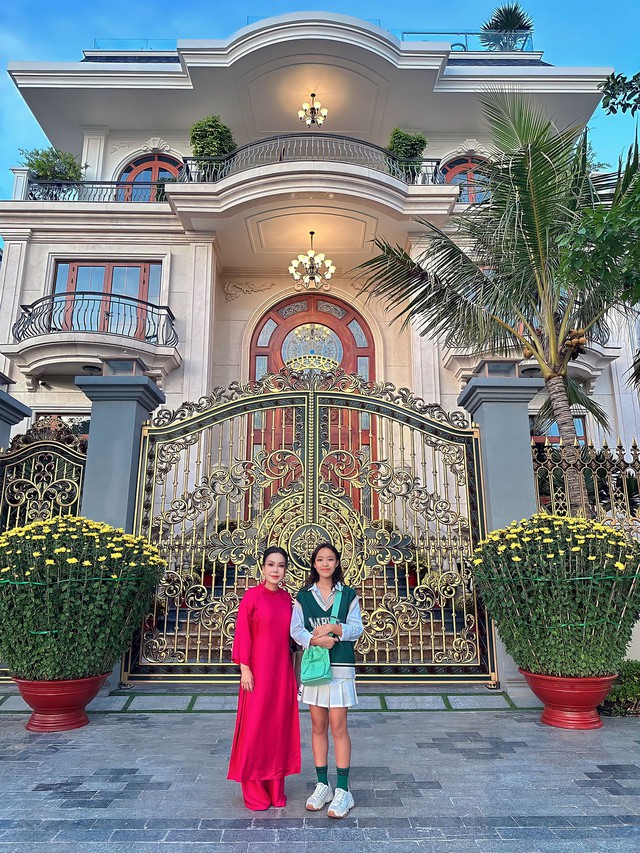 Cơ ngơi dàn sao Vbiz ngày Tết: Cường Đô La trang hoàng cho gia đình sống ảo, Lệ Quyên tất bật vì 3 ngôi nhà - Ảnh 9. Cơ ngơi dàn sao Vbiz ngày Tết: Cường Đô La trang hoàng cho gia đình sống ảo, Lệ Quyên tất bật vì 3 ngôi nhà - Ảnh 9.