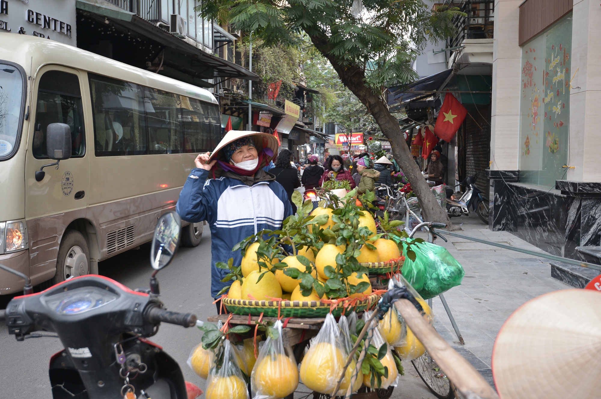 Niềm vui của người bán hàng có doanh thu tốt hơn mọi ngày.