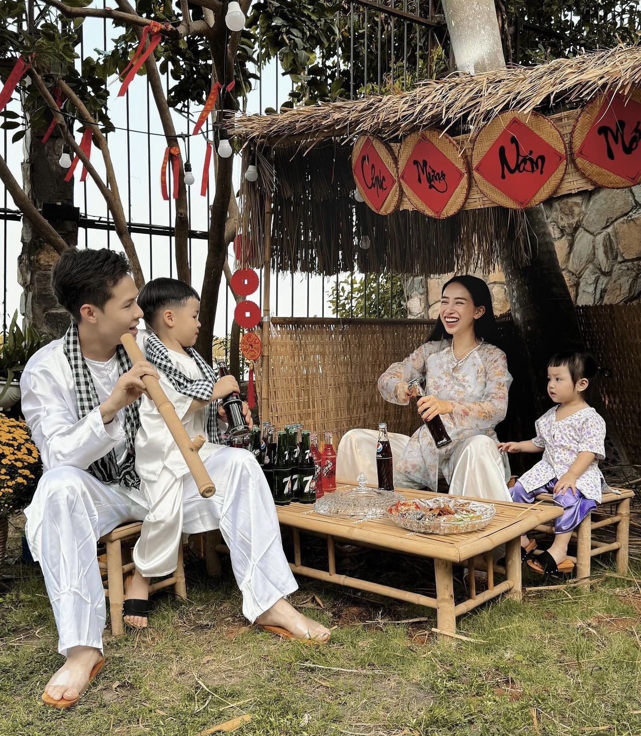 Instagram của hội con nhà giàu Việt những ngày cận Tết: Áo dài, áo bà ba thi nhau phủ sóng- Ảnh 6.