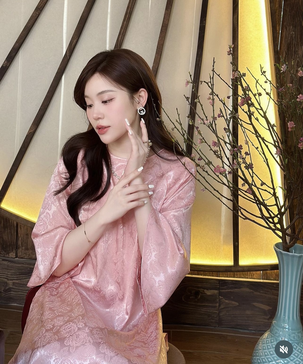 Instagram của hội con nhà giàu Việt những ngày cận Tết: Áo dài, áo bà ba thi nhau phủ sóng- Ảnh 25.