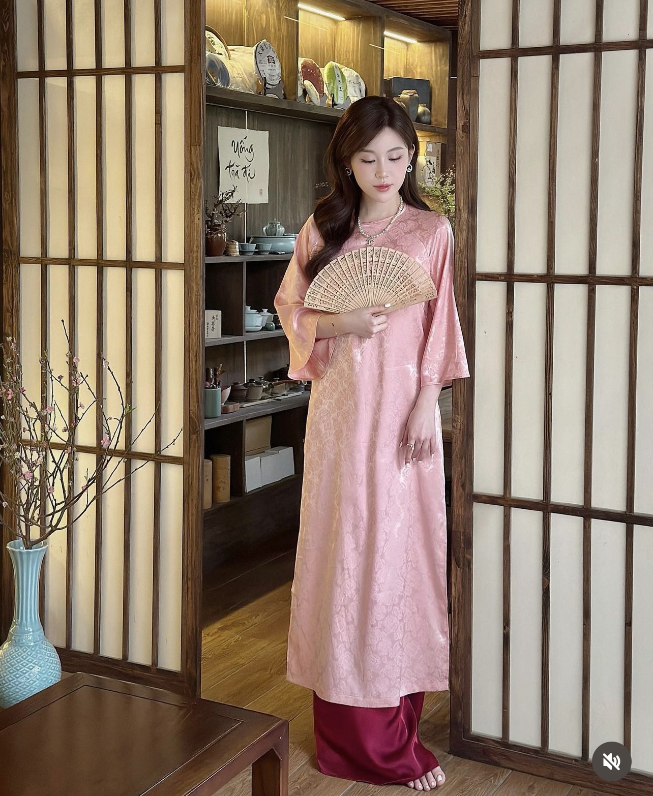 Instagram của hội con nhà giàu Việt những ngày cận Tết: Áo dài, áo bà ba thi nhau phủ sóng- Ảnh 23.