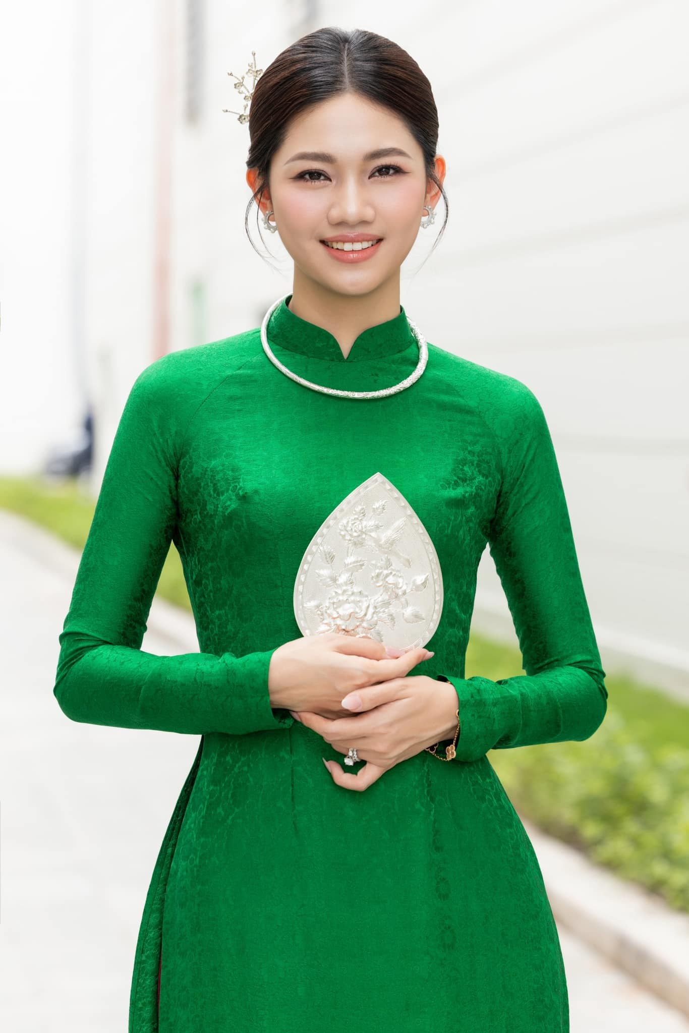 Dàn Hoa hậu Việt Nam khoe sắc với áo dài Tết - Ảnh 12.