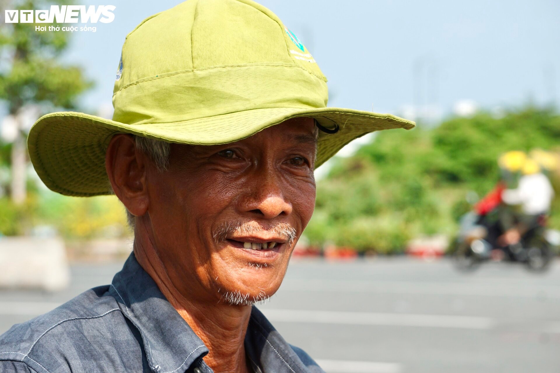 L&yacute; do tiểu thương TP.HCM đập bỏ hoa chiều 30 Tết khiến d&acirc;n mạng bất ngờ - Ảnh 12.