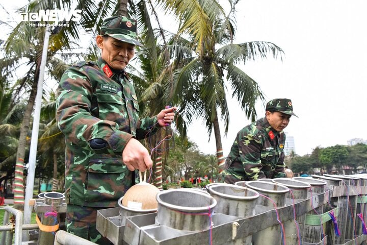 TRỰC TIẾP: Cả nước đ&oacute;n giao thừa Tết Gi&aacute;p Th&igrave;n 2024 - Ảnh 56.