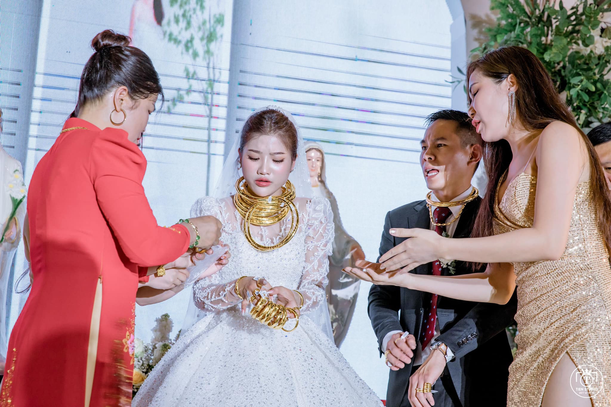 Cô dâu &quot;siêu hot&quot; ở Nghệ An: Xây nhà cho bố mẹ chồng trước khi cưới, không quan tâm môn đăng hộ đối- Ảnh 6.