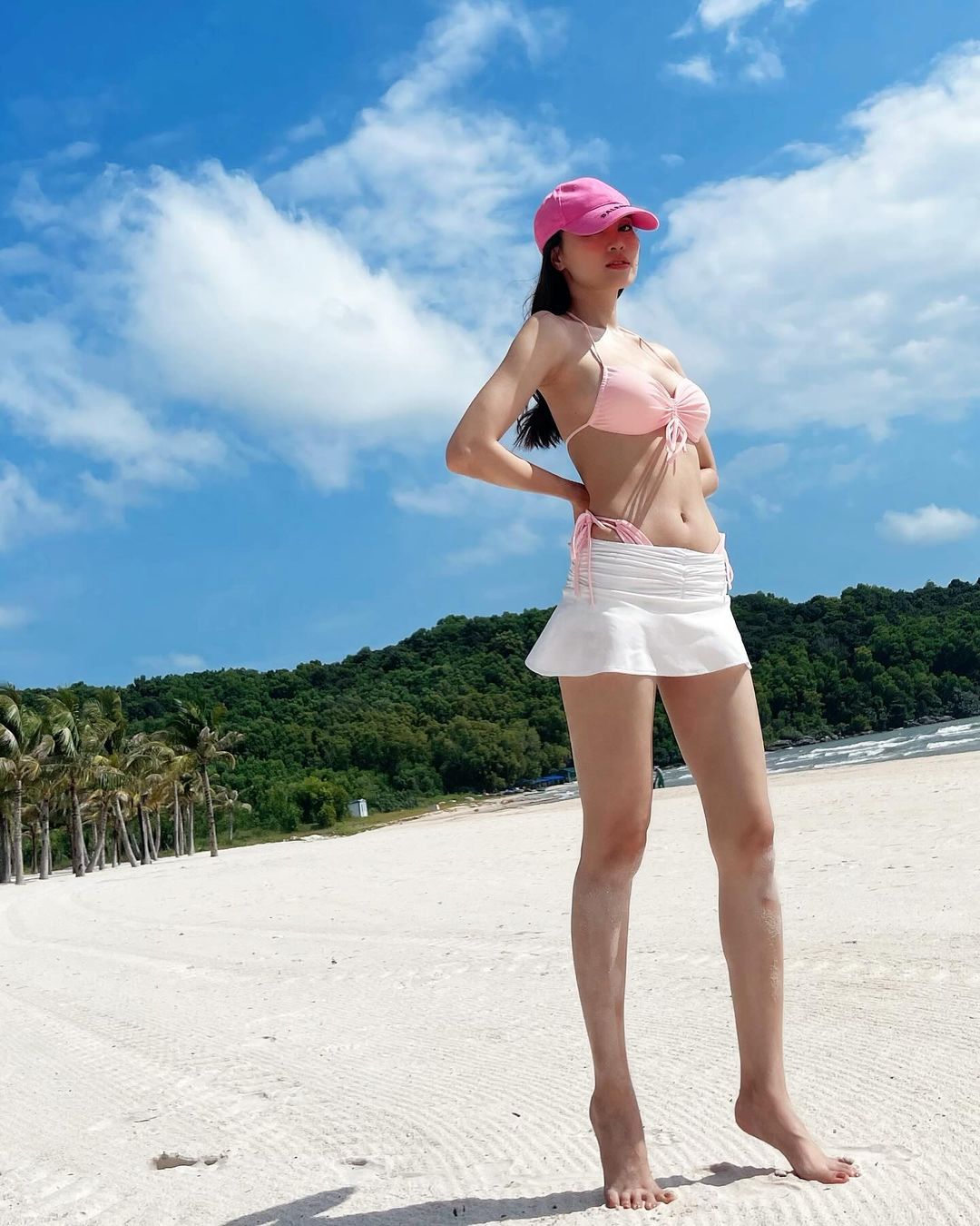 Ninh Dương Lan Ngọc diện bikini mẫu phổ thông: Khoe trọn body 0% mỡ, quan trọng là đập tan tin đồn sang Úc sinh con- Ảnh 2.