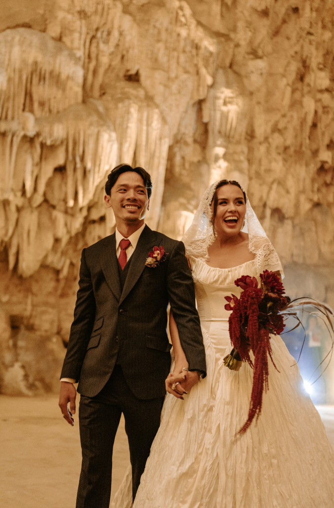 Danh tính dâu xinh rể xịn làm lễ cưới gây sốt trong hang động ở Quảng Ninh: Đàng gái gây bất ngờ khi tự lo liệu từ A-Z! - Ảnh 1.