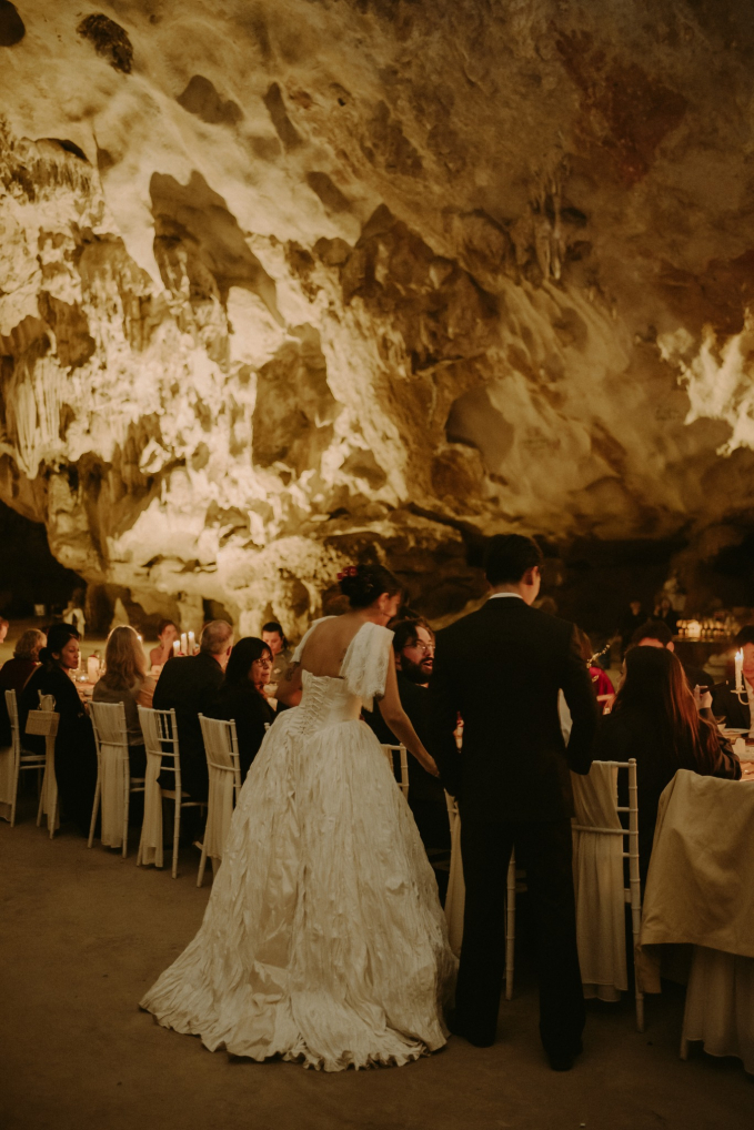 Danh tính dâu xinh rể xịn làm lễ cưới gây sốt trong hang động ở Quảng Ninh: Đàng gái gây bất ngờ khi tự lo liệu từ A-Z! - Ảnh 5.