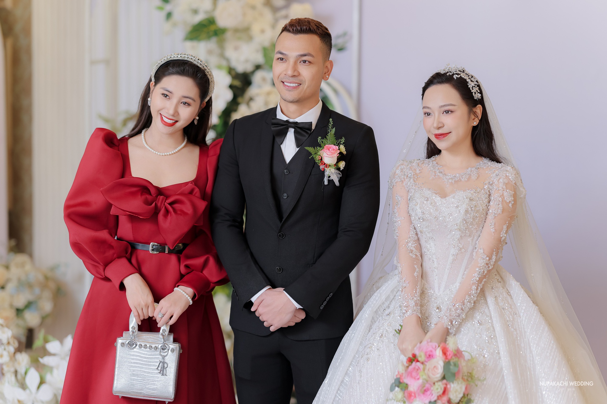 Lễ cưới diễn viên Kim Oanh: Nhã Phương - Lê Giang và dàn sao đổ bộ, cô dâu diện váy cưới 600 triệu - Ảnh 20.