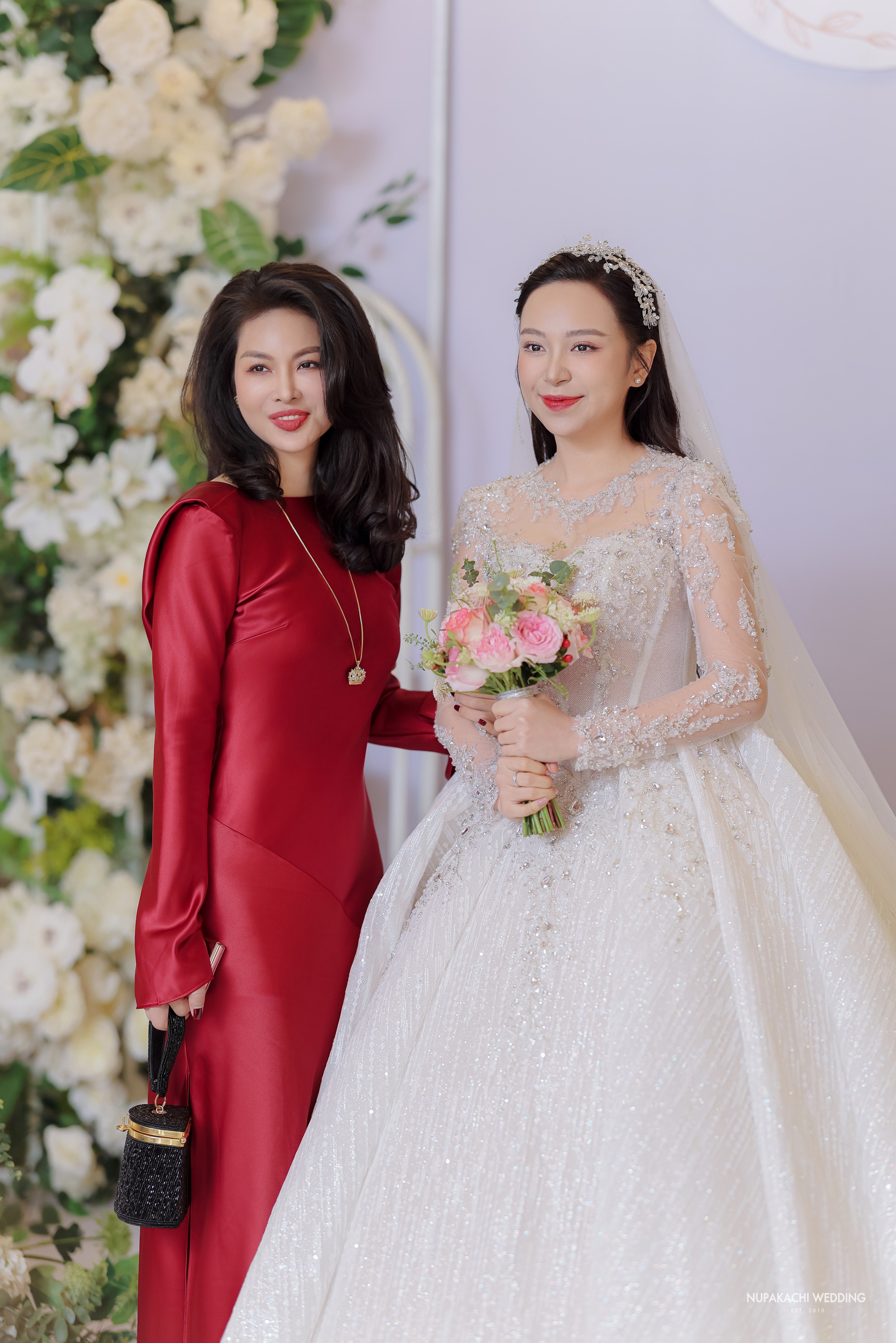 Lễ cưới diễn viên Kim Oanh: Nhã Phương - Lê Giang và dàn sao đổ bộ, cô dâu diện váy cưới 600 triệu - Ảnh 22.