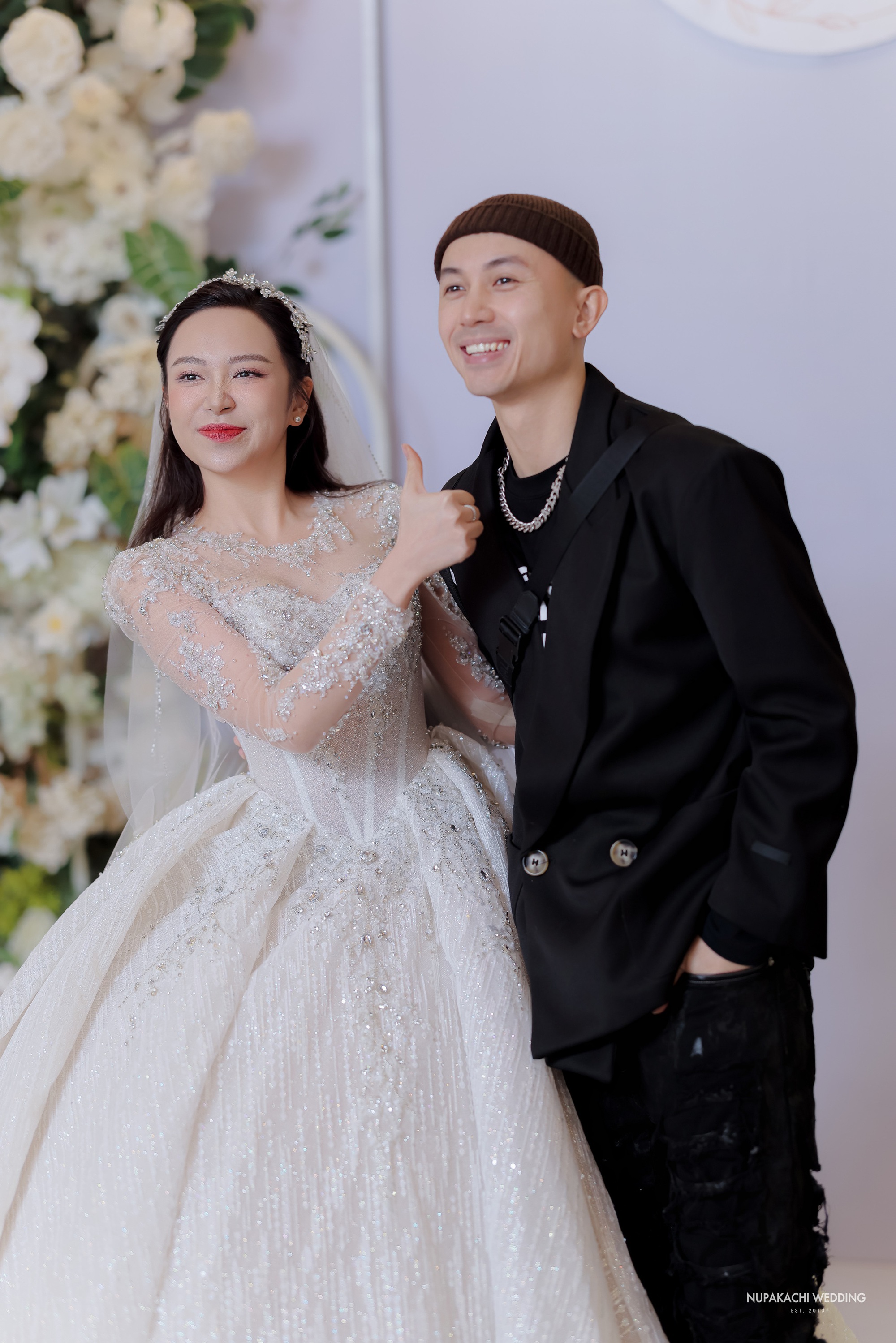 Lễ cưới diễn viên Kim Oanh: Nhã Phương - Lê Giang và dàn sao đổ bộ, cô dâu diện váy cưới 600 triệu - Ảnh 21.