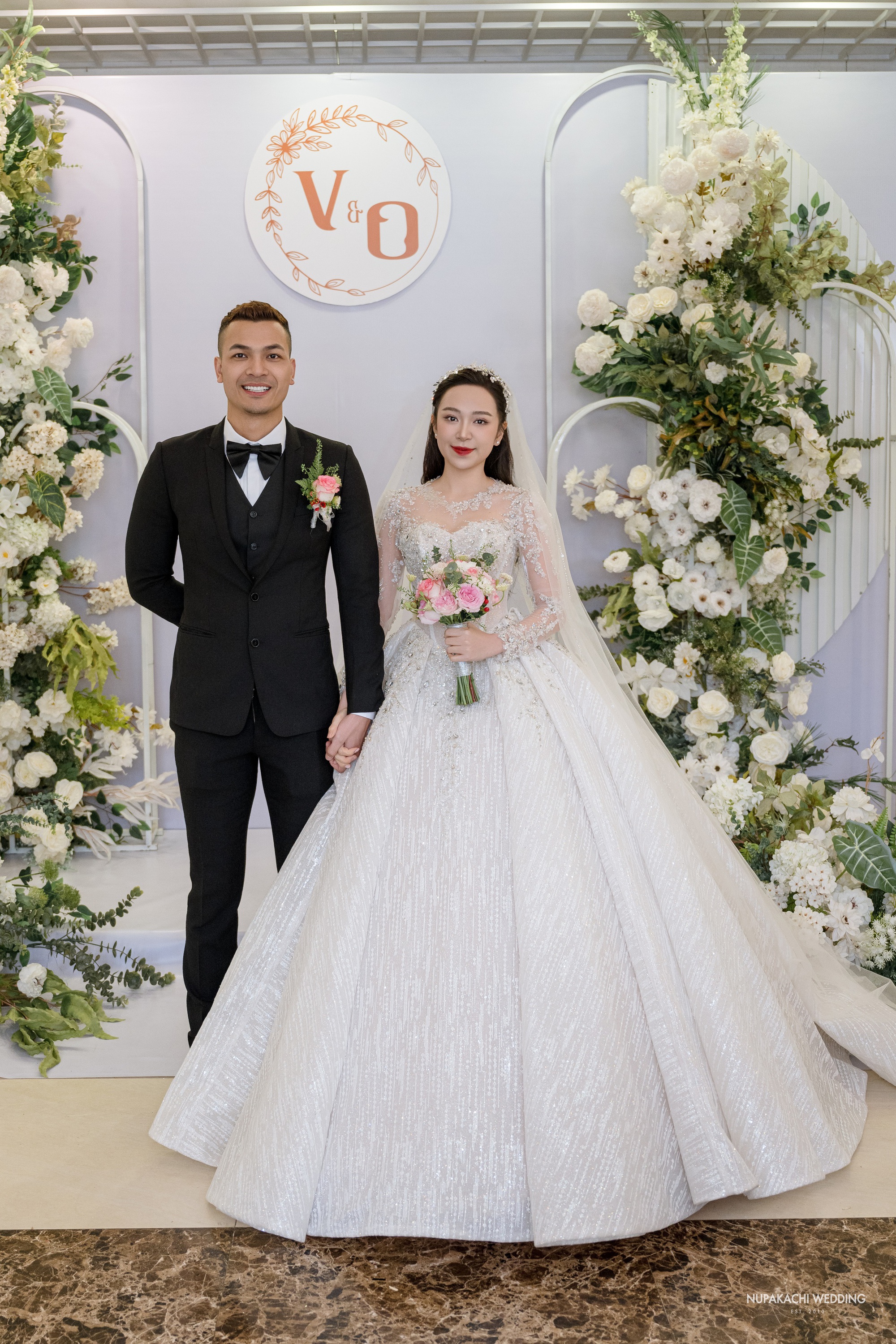 Lễ cưới diễn viên Kim Oanh: Nhã Phương - Lê Giang và dàn sao đổ bộ, cô dâu diện váy cưới 600 triệu - Ảnh 26.