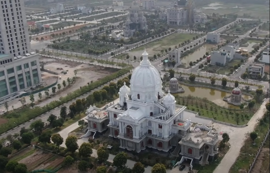 Ninh Bình không chỉ có Tràng An, Bái Đính... mà còn là vùng đất của &quot;giới siêu giàu&quot; với những tòa lâu đài bạc tỷ - Ảnh 10.