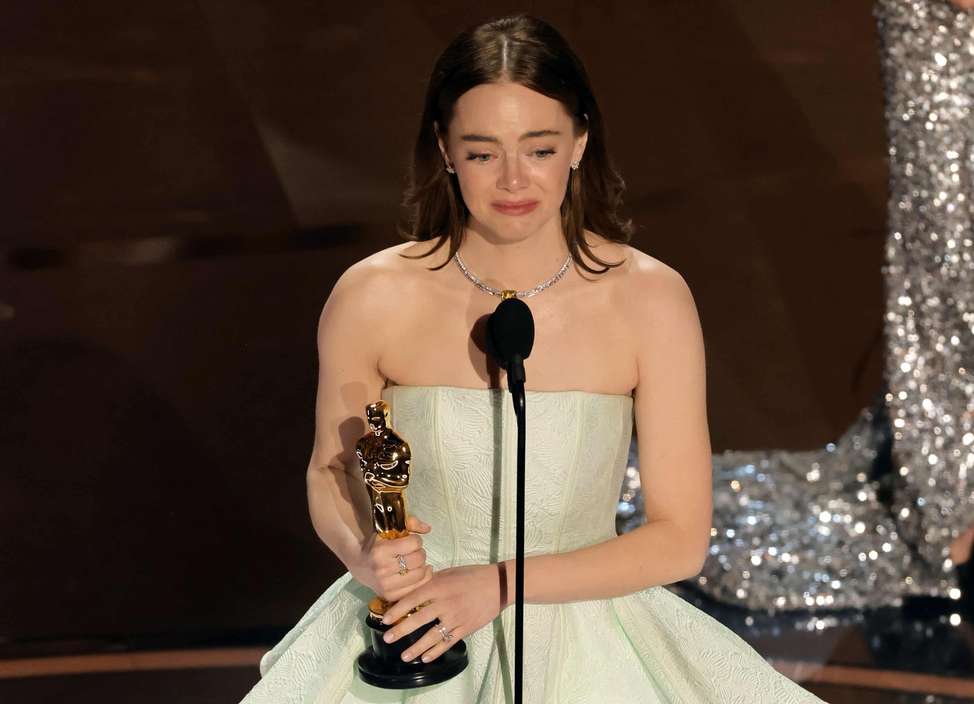 'Oppenheimer' chiến thắng vang dội, Emma Stone mang tượng vàng Oscar thứ hai về nhà - Ảnh 21.