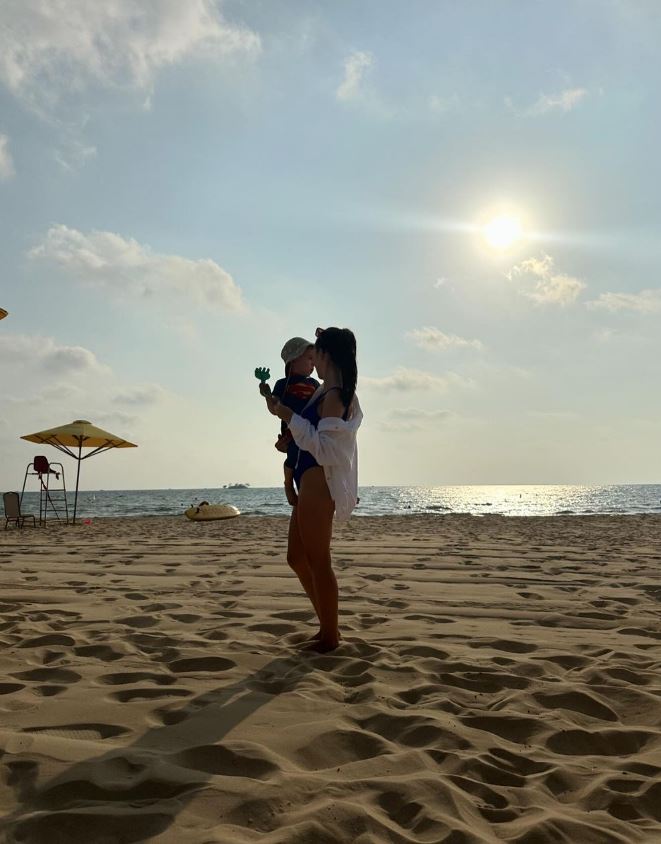 Vợ Việt kiều của Nguyễn Filip khoe ảnh diện bikini cuốn hút, nhan sắc mẹ một con vô cùng ngọt ngào - Ảnh 3.