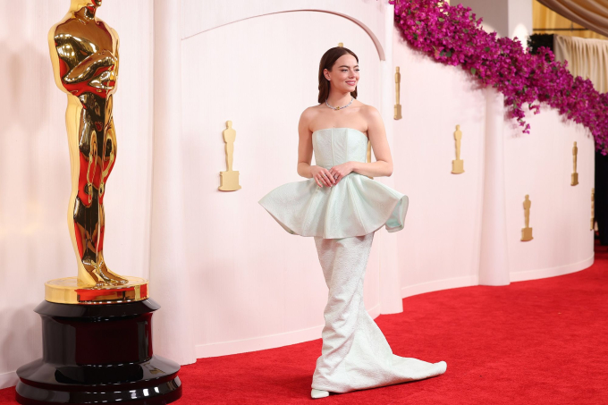 Thảm đỏ Oscar 2024: Jennifer Lawrence, "bạn gái Người Nhện" Zendaya cùng dàn mỹ nhân Hollywood đình đám đọ dáng cực gắt - Ảnh 4.