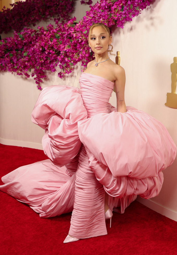 Thảm đỏ Oscar 2024: Jennifer Lawrence, "bạn gái Người Nhện" Zendaya cùng dàn mỹ nhân Hollywood đình đám đọ dáng cực gắt - Ảnh 3.