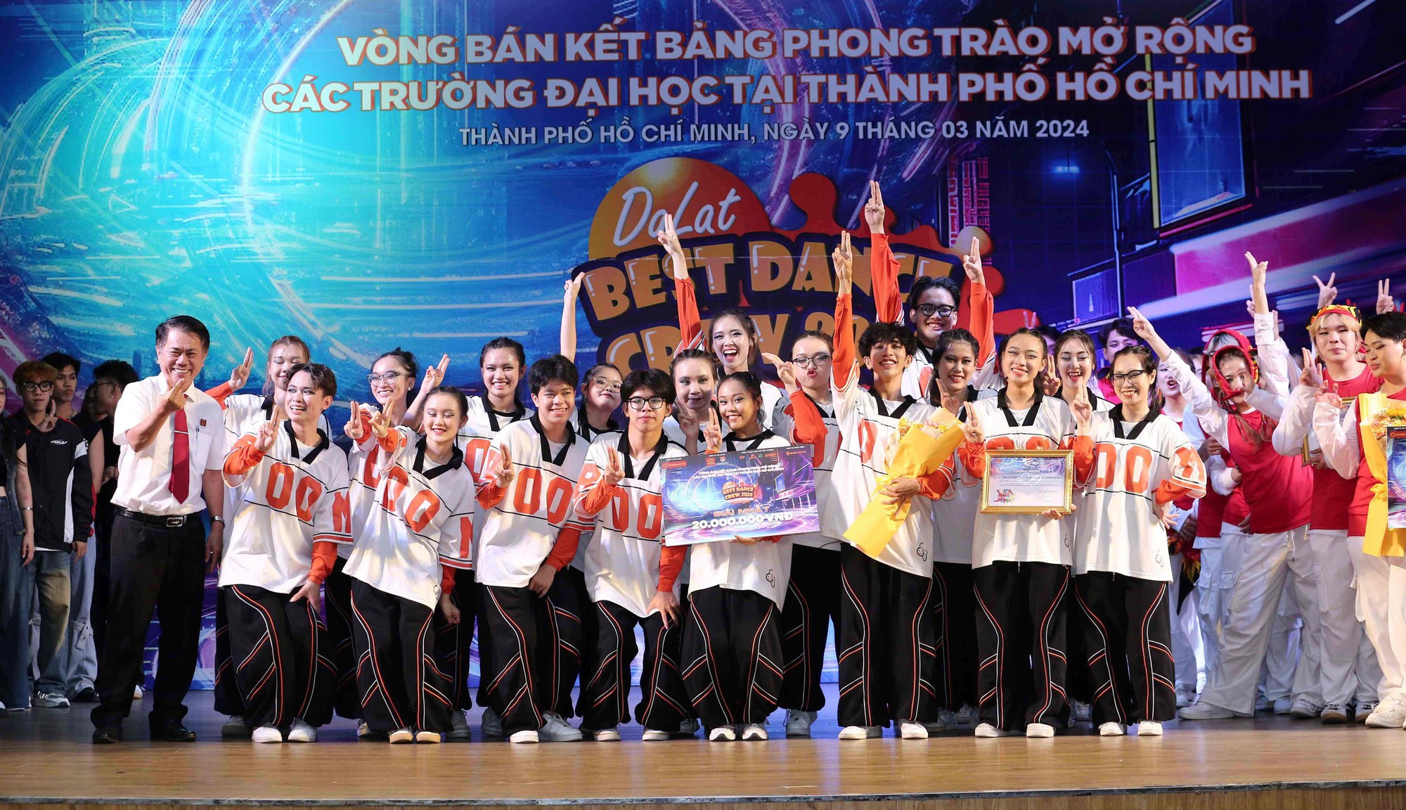 Biên đạo Huỳnh Mến “tiếp lửa” cho các nhóm nhảy sinh viên tại Dalat Best Dance Crew 2024 - Ảnh 2.
