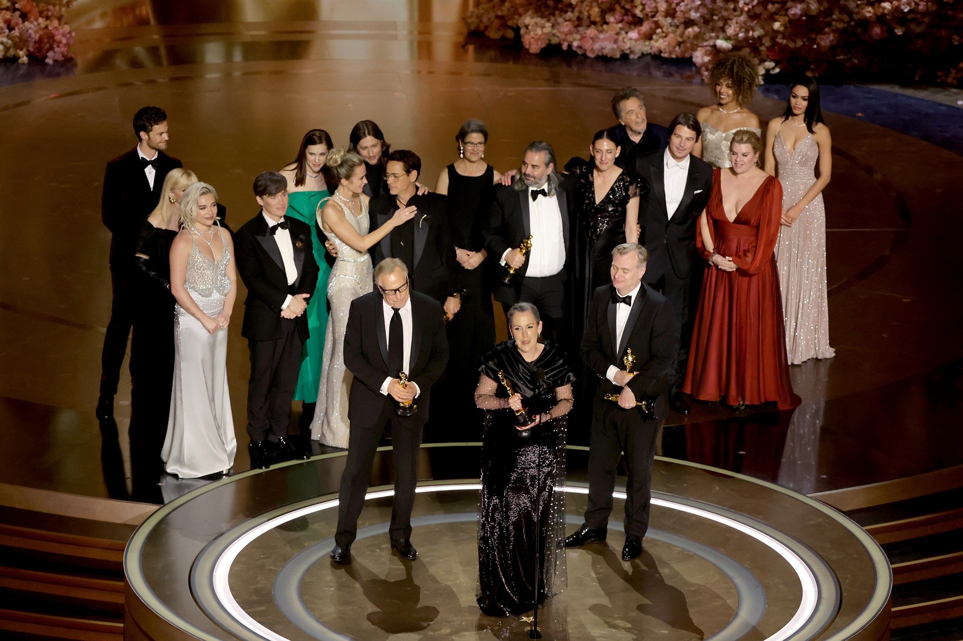 'Oppenheimer' chiến thắng vang dội, Emma Stone mang tượng vàng Oscar thứ hai về nhà - Ảnh 22.