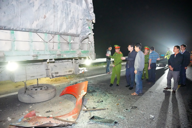 Nguyên nhân vụ tai nạn thảm khốc trên cao tốc Cam Lộ - La Sơn - Ảnh 1.