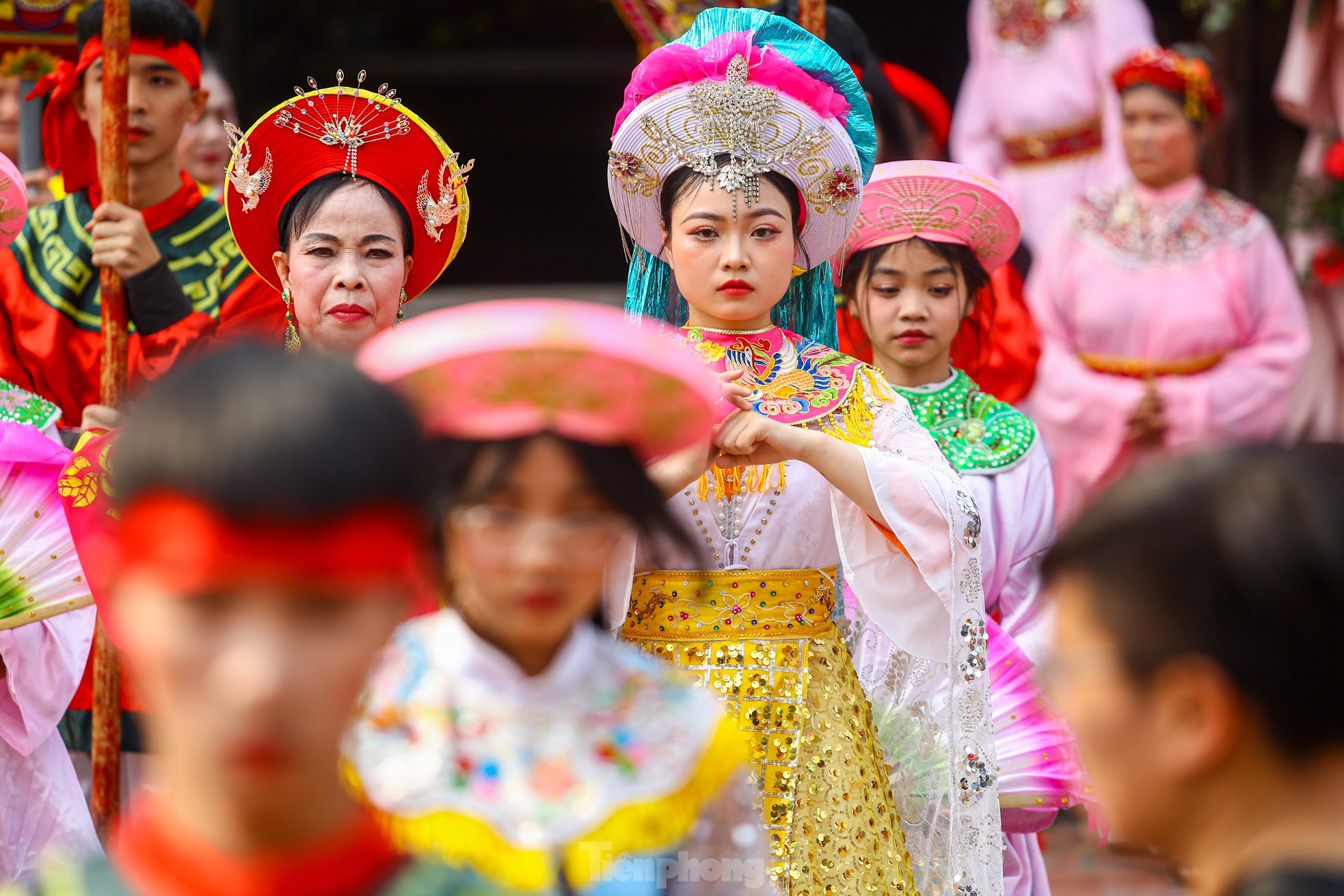 Xem nam nhân thi nhau trổ tài để kén rể tại lễ hội ở Hà Nội - Ảnh 6.