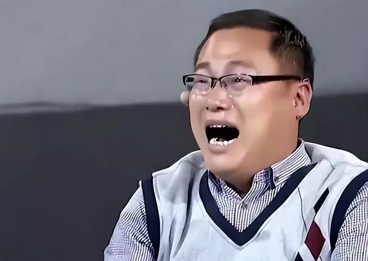 27 năm tìm kiếm cô gái từng cứu đời mình, người đàn ông khóc không thành tiếng trong ngày gặp lại cố nhân- Ảnh 4. 27 năm tìm kiếm cô gái từng cứu đời mình, người đàn ông khóc không thành tiếng trong ngày gặp lại cố nhân- Ảnh 4.