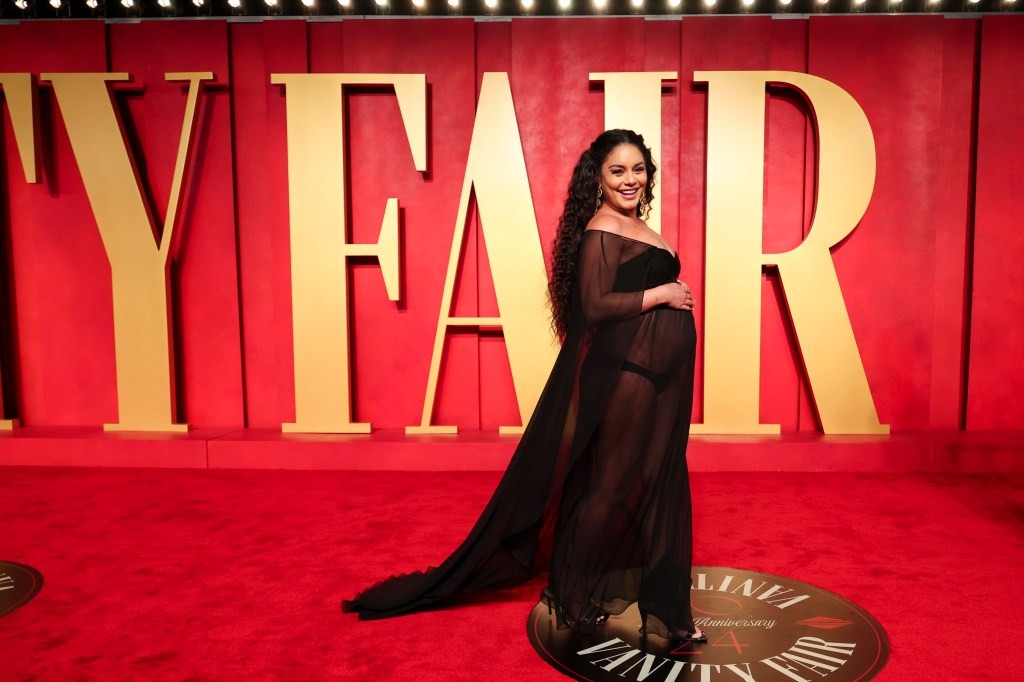 Thảm đỏ tiệc hậu Oscar nóng hổi: Rosé xẻ eo cực slay, Kylie Jenner hoá nữ thần dẫn đầu dàn mỹ nhân - Ảnh 18.