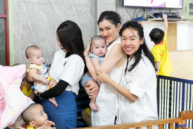 Miss Earth Việt Nam 2023 Đỗ Lan Anh đi từ thiện cùng Trương Ngọc Ánh - Ảnh 4. Miss Earth Việt Nam 2023 Đỗ Lan Anh đi từ thiện cùng Trương Ngọc Ánh - Ảnh 4.