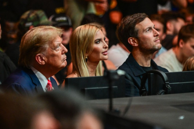 Nữ thần Ivanka Trump bất ngờ sánh vai ông Donald Trump sau thời gian dài, khung hình chung khoe trọn phong thái tài phiệt khiến nhiều người ngây ngất - Ảnh 4.