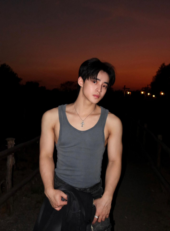 Mối tình "chị ơi, anh em yêu em" bí ẩn hiện tại: Idol mạng 13,6 triệu fan tung clip hôn say đắm, 2 chàng trai cùng bị gọi tên - Ảnh 6. Mối tình "chị ơi, anh em yêu em" bí ẩn hiện tại: Idol mạng 13,6 triệu fan tung clip hôn say đắm, 2 chàng trai cùng bị gọi tên - Ảnh 6.